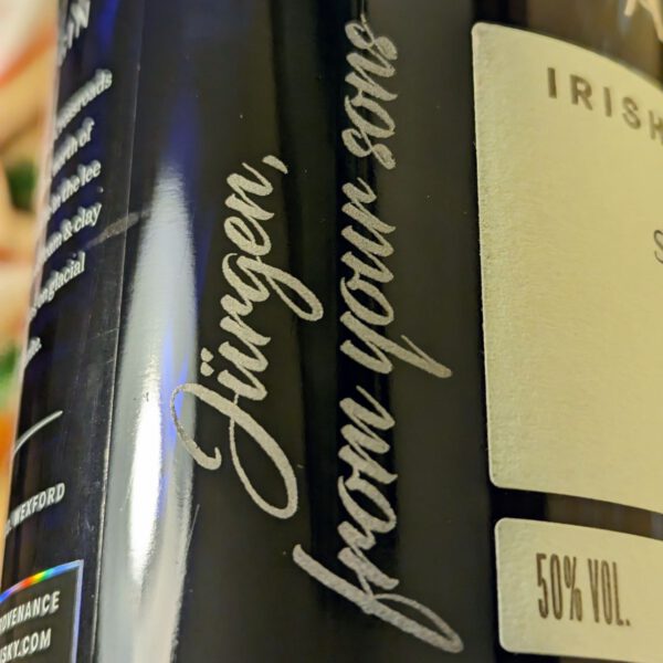 Personalisierte Flasche mittels Lasergravur – Bild 4